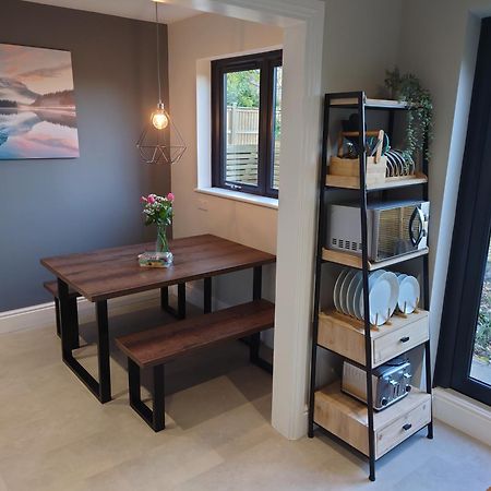 Newly Renovated 2-Bed Bungalow Bath Exterior photo