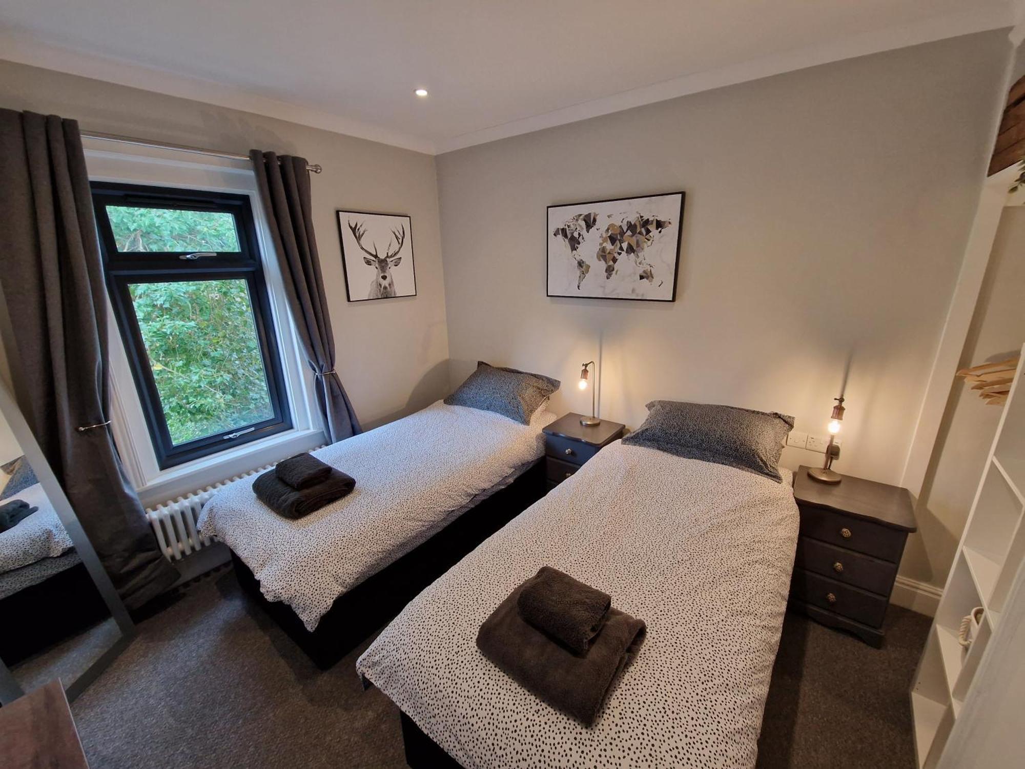 Newly Renovated 2-Bed Bungalow Bath Exterior photo