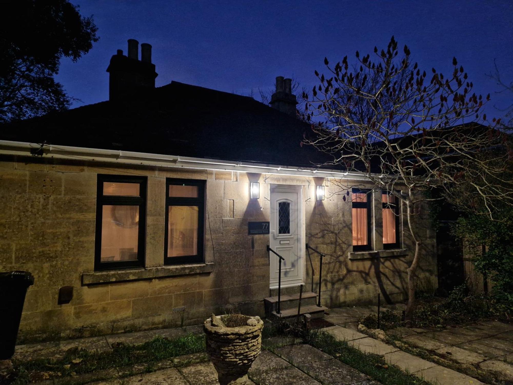 Newly Renovated 2-Bed Bungalow Bath Exterior photo